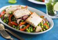 Veģetāriešiem piemērots ēdiens – tofu ar ķiploku un dārzeņiem