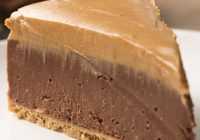 Zemesriekstu-šokolādes siera kūka bez cepšanas (fotorecepte)